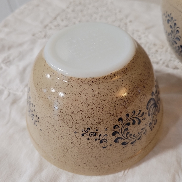 Pyrex Homestead Mixing Bowls Set - Picture 4 of 10